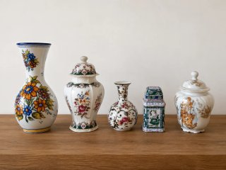 Lote 5 jarrones porcelana clásico
