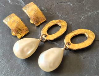 Pendientes clip Carole Saint Germes dorados perlas