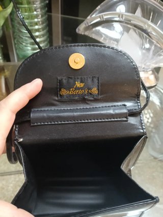 Bolso charol negro pequeño