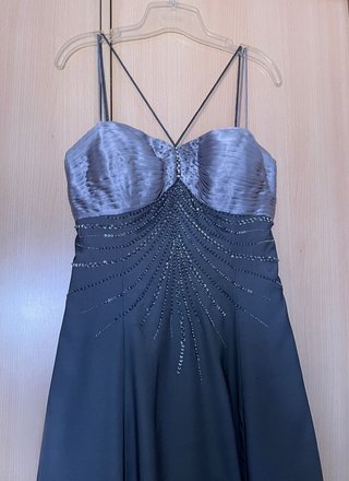 Vestido de fiesta gris plateado