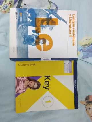 Libros primero bach artes lengua y inglés.