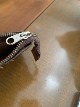 Pochette monogram marrone
