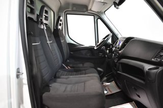 Iveco Daily CHASIS CABINA CARROZADO PAQUETERO CAMIÓN 35C 16H 3450 2.3D 156CV CON PLATAFORMA ELEVADORA Y RUEDA GE MELA