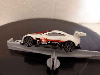 hot wheels aston martin vantage