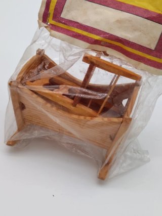 Mobili per casa delle bambole in legno antico