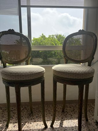 Juego de 2 sillas altas decapadas