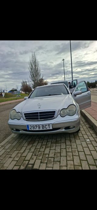 Mercedes-Benz Clase C200 Kompressor: 163 CV