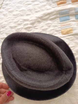 Sombrero gris oscuro