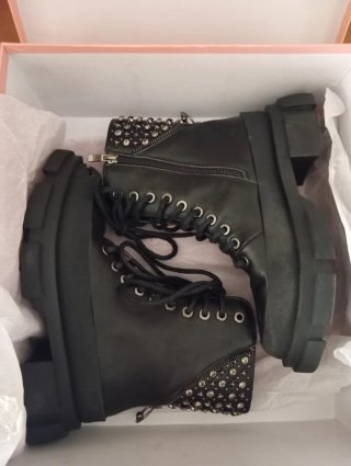 Botas Piel Talla 38 Tachuelas a estrenar
