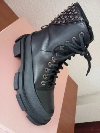 Botas Piel Talla 38 Tachuelas a estrenar