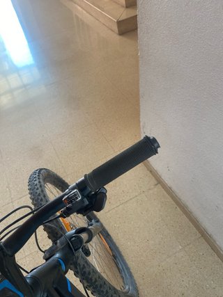 Bicicleta Montaña Negra y Azul