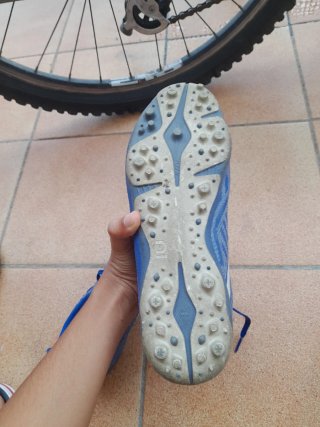 Tacos de fútbol azules talla 37