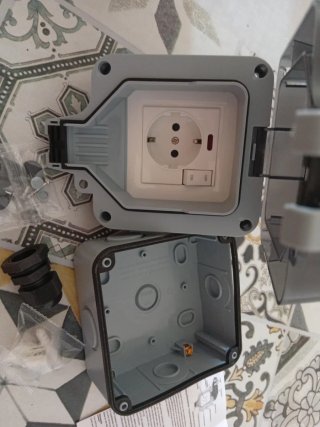 Enchufe Exterior con Interruptor Impermeable