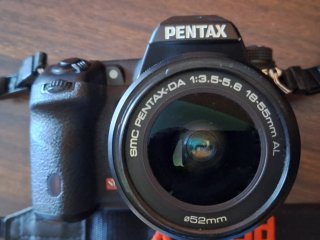 Pentax K5 + objetivo 18-55mm + empuñadura