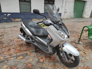 Maxi Scooter Yamaha Plata