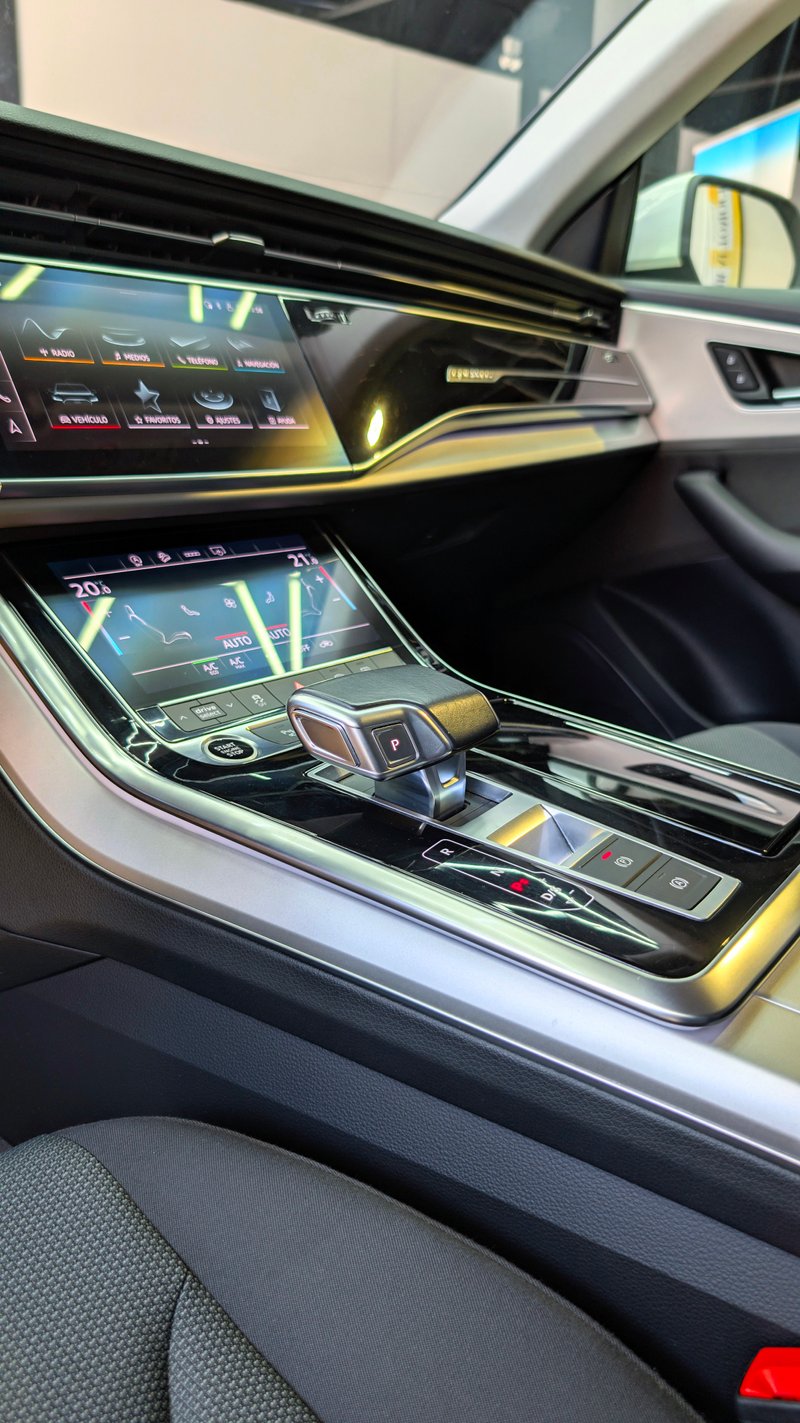 Audi Q8 2021, foto 13