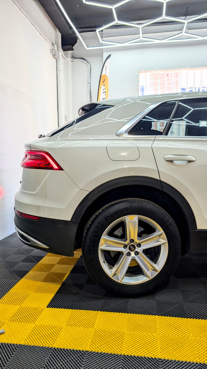Audi Q8 2021, foto 25