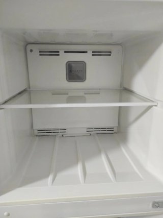 Frigorífico Midea. Fondo 60 / Ancho 54 / Alto 166.