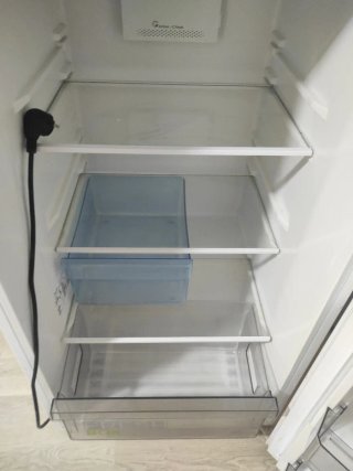 Frigorífico Midea. Fondo 60 / Ancho 54 / Alto 166.