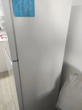 Frigorífico Midea. Fondo 60 / Ancho 54 / Alto 166.