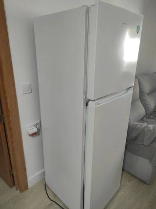 Frigorífico Midea. Fondo 60 / Ancho 54 / Alto 166.
