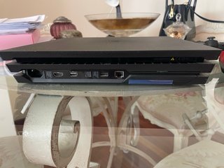 PS4 Pro Negra + 2 Mandos + 5 Juegos
