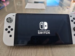 Nintendo Switch OLED Bianca