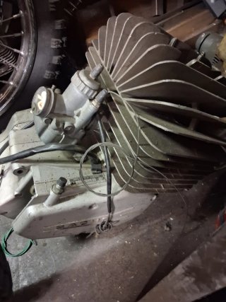 Motor completo,sach 125,sin estremar de la epoca.