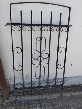 Juego 2 rejas hierro forjado antiguas