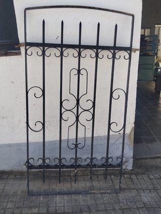 Juego 2 rejas hierro forjado antiguas