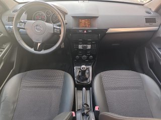 Opel Astra 2012