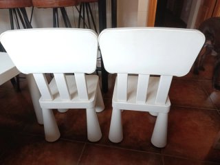 Mesa y 2 sillas infantiles blancas. Serie MAMMUT