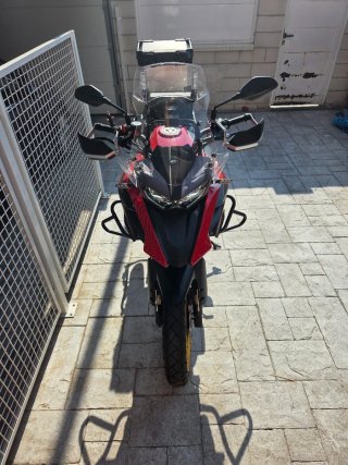 QJ Motor SRT 700X + Top Case + Maletas