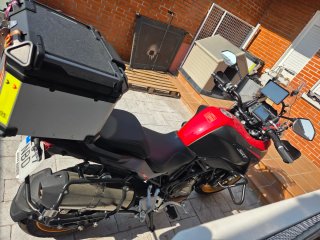QJ Motor SRT 700X + Top Case + Maletas
