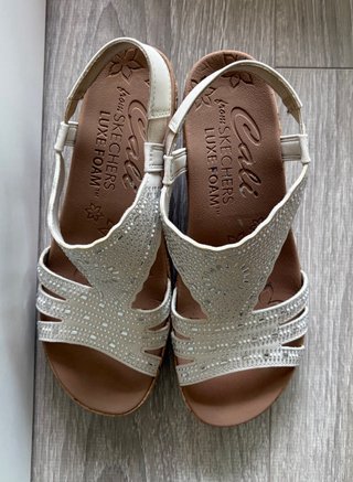 Sandalias Skechers Talla 38 Blancas y Plateadas