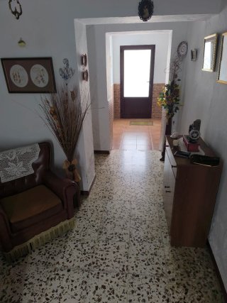 Casa de pueblo con dependencias y gran parcela