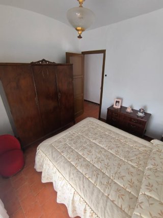 Casa de pueblo con dependencias y gran parcela