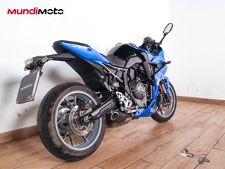 SUZUKI GSX-8R