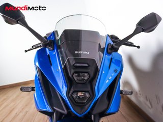 SUZUKI GSX-8R