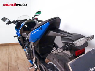 SUZUKI GSX-8R