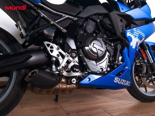 SUZUKI GSX-8R