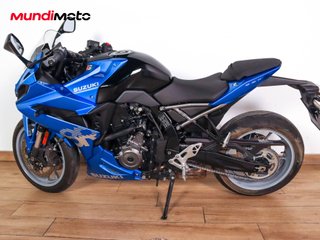 SUZUKI GSX-8R