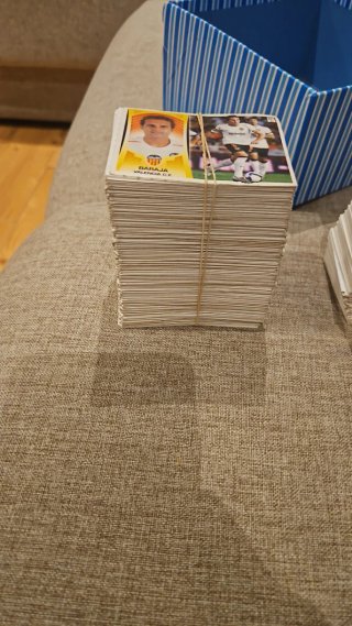 Lote caja de cromos de futbol  edicion este varios