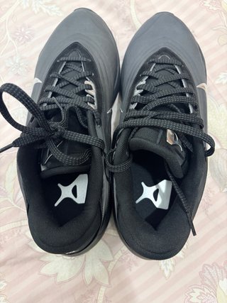 Zapatillas Nike Negras y Plateadas
