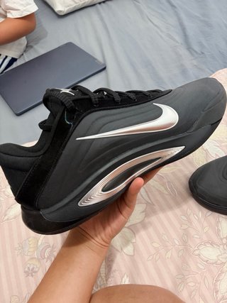 Zapatillas Nike Negras y Plateadas