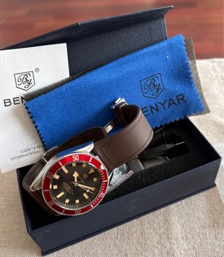 Reloj Benyar Automático Negro y Rojo