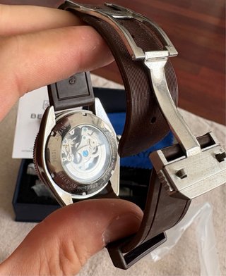 Reloj Benyar Automático Negro y Rojo