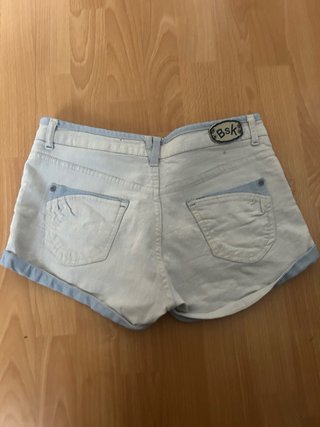 Tejanos cortos beige y azul