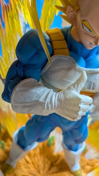 Super Vegeta Statue With Diorama Base