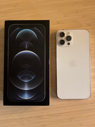 iPhone 12 Pro Max 256 GB, una lente rota y esquina